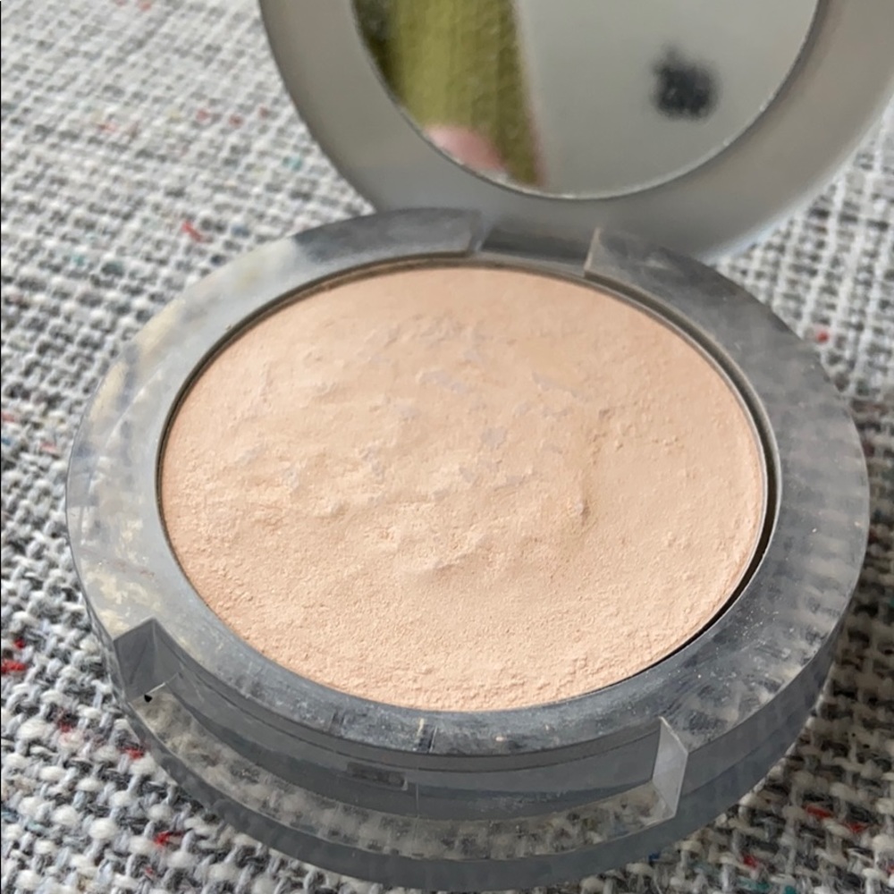 Powder Foundation - Picture 4 of 4
